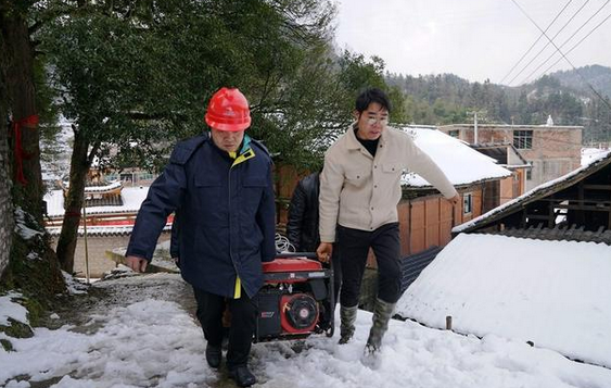 发电机进村寨